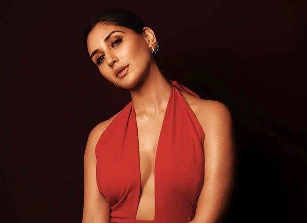 Nikita Dutta and her mother test positive for COVID: “Stay safe everyone” : Bollywood News